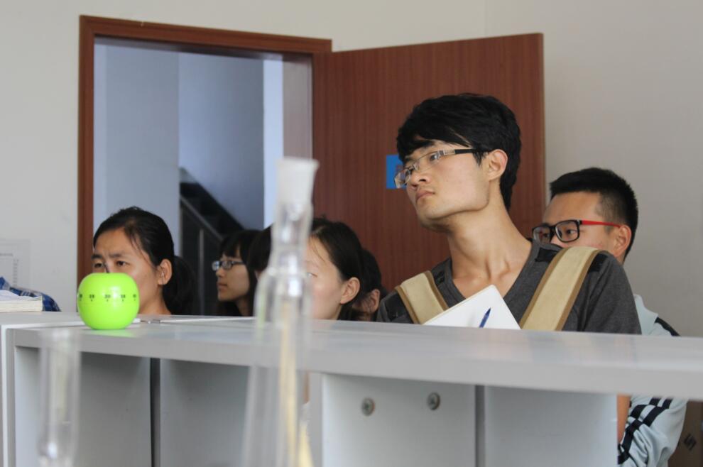 04参观理化实验室